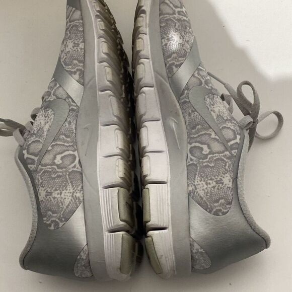 Nike Women's Metallic Silver Free 5.0 Snake Print Running Sneaker Shoes Size 10 - Picture 7 of 9